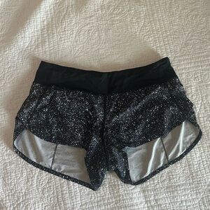 Lululemon Speed Up Shorts 2.5 Inch Inseam Black and White Size 8